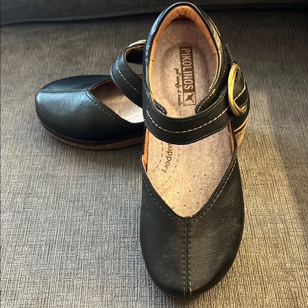 NEW-no tags Pikolinos Black Dress Shoes Sleek Leather Finish